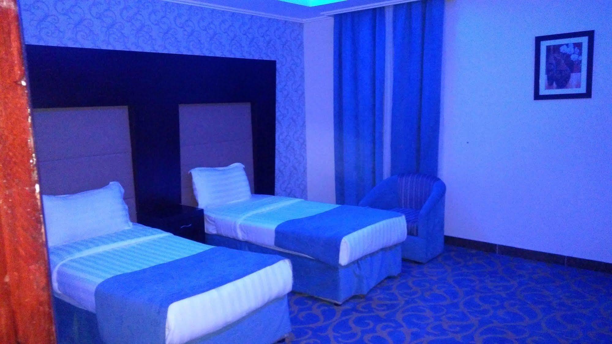 قصر اليمامة للاجنحة الفندقية-ينبع Yanbu Esterno foto